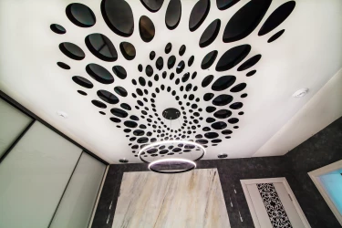 Резные натяжные потолки