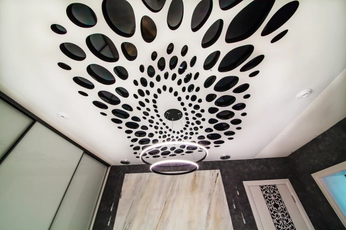 Резные натяжные потолки